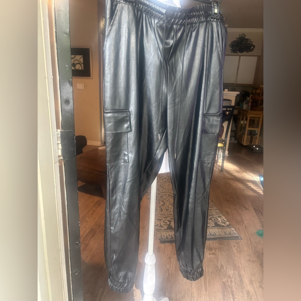 Black Faux Cargo Pants XL NWOT - Picture 3 of 8